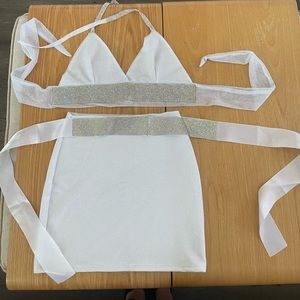 Seraphina Collection White Glittery Set with Detachable Belt. Size UK 10, US 8.
